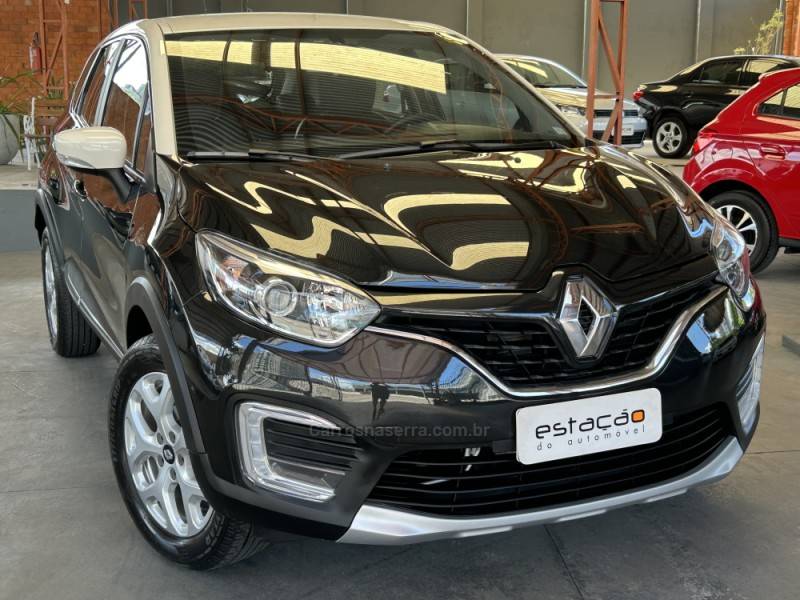 RENAULT - CAPTUR - 2017/2018 - Preta - R$ 77.900,00