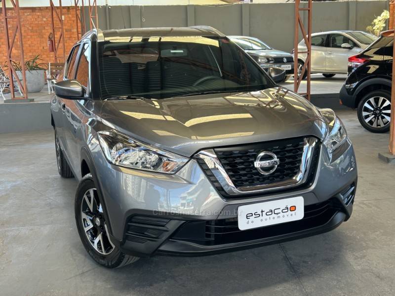 NISSAN - KICKS - 2018/2019 - Cinza - R$ 83.900,00