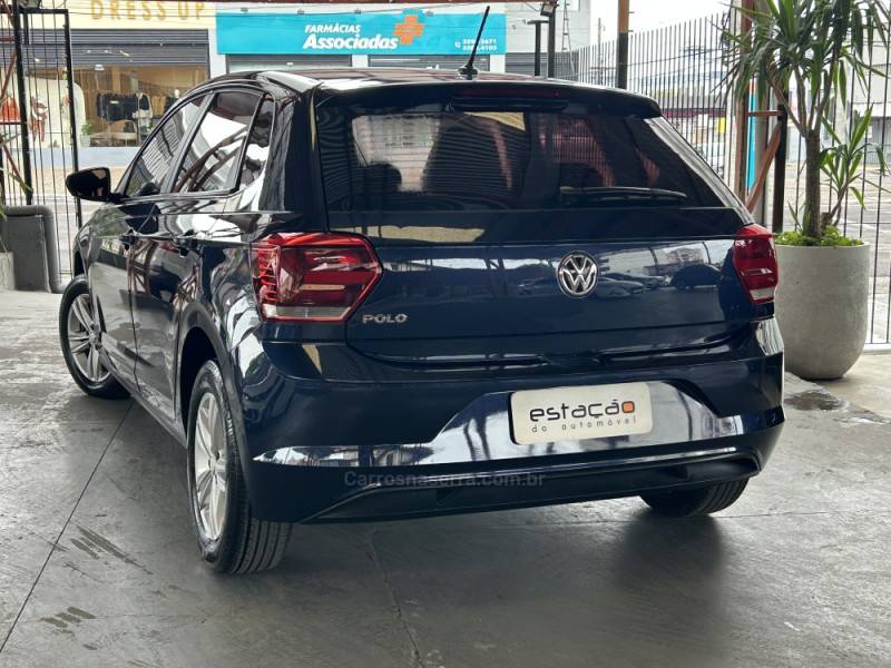 VOLKSWAGEN - POLO - 2017/2018 - Azul - R$ 61.900,00