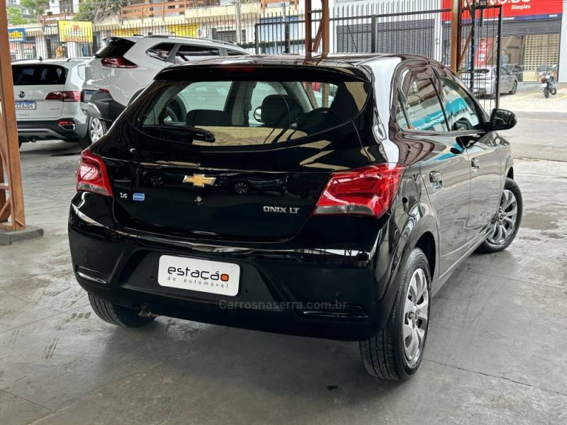 CHEVROLET - ONIX - 2017/2017 - Preta - R$ 57.900,00