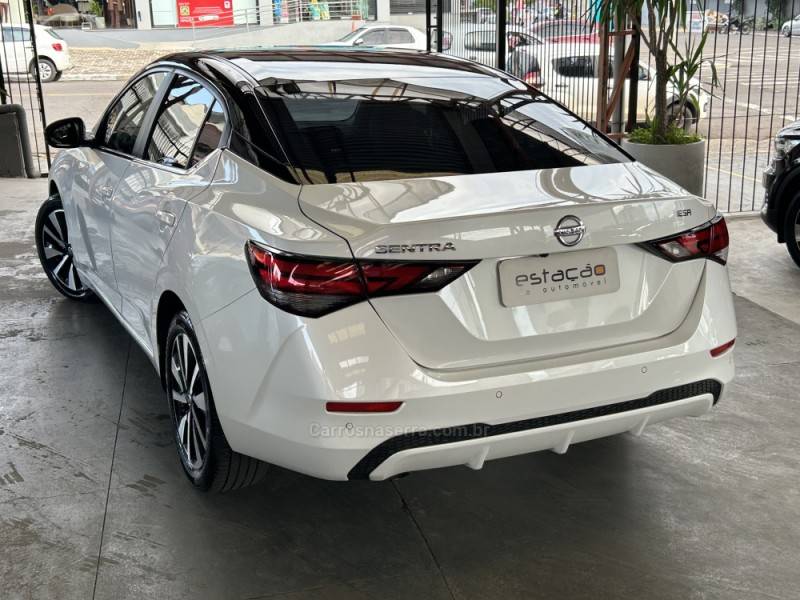 NISSAN - SENTRA - 2023/2024 - Branca - R$ 137.900,00