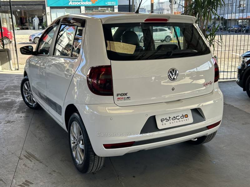 VOLKSWAGEN - FOX - 2013/2014 - Branca - R$ 43.500,00
