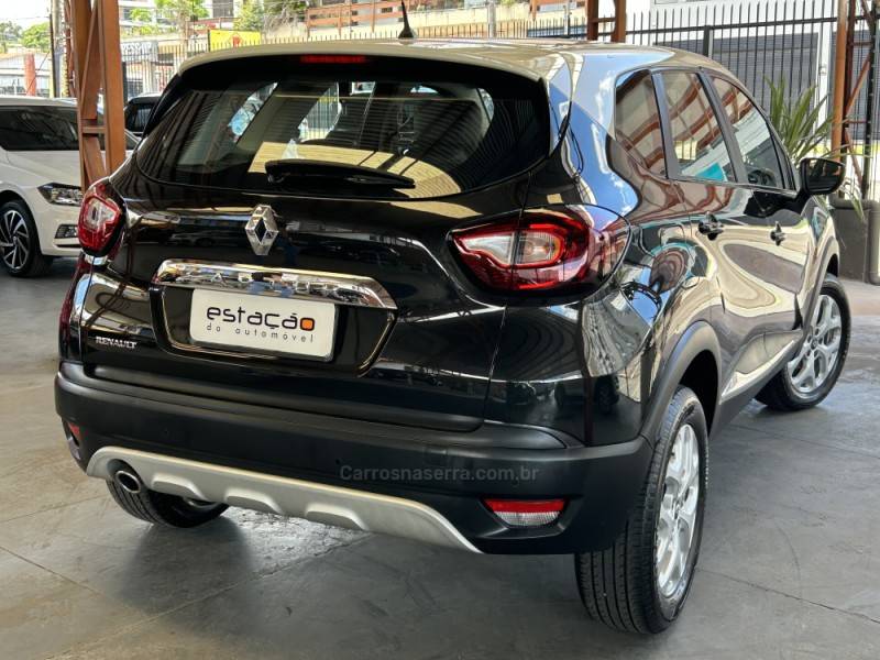 RENAULT - CAPTUR - 2017/2018 - Preta - R$ 77.900,00