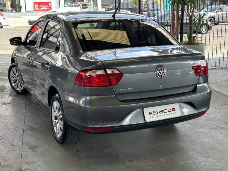 VOLKSWAGEN - VOYAGE - 2020/2021 - Cinza - R$ 54.900,00