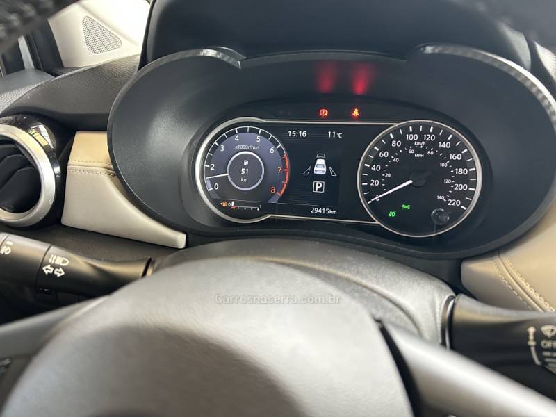 NISSAN - VERSA - 2021/2022 - Prata - R$ 94.900,00