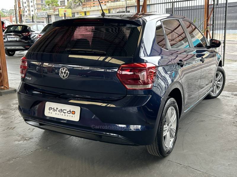 VOLKSWAGEN - POLO - 2017/2018 - Azul - R$ 61.900,00
