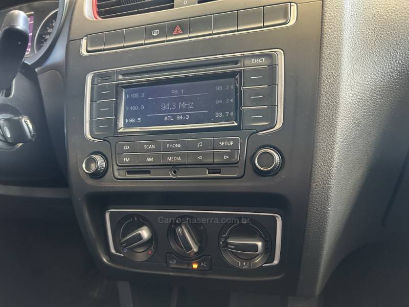 VOLKSWAGEN - FOX - 2013/2014 - Branca - R$ 43.500,00