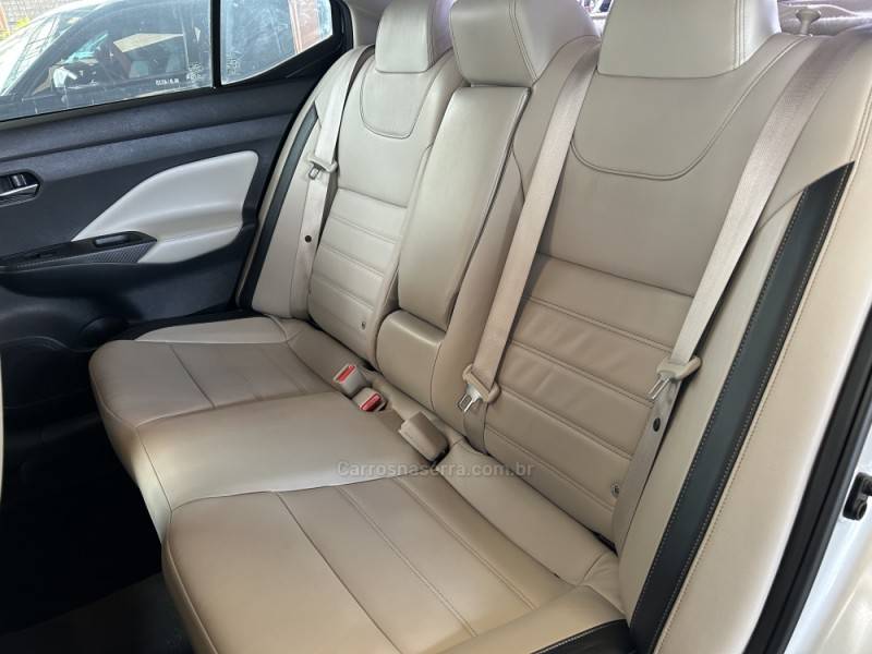 NISSAN - VERSA - 2021/2022 - Prata - R$ 94.900,00