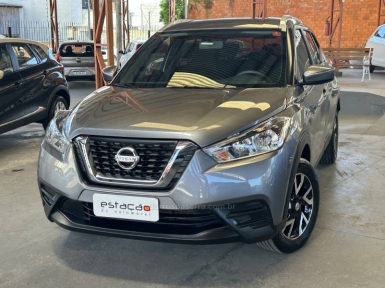 NISSAN - KICKS - 2018/2019 - Cinza - R$ 83.900,00