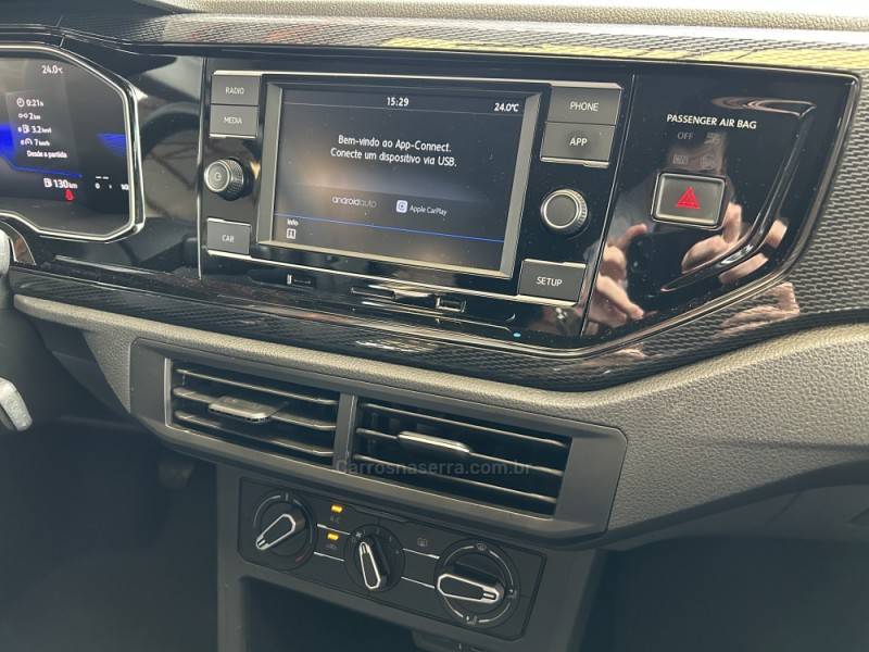 VOLKSWAGEN - POLO - 2022/2023 - Branca - R$ 82.900,00