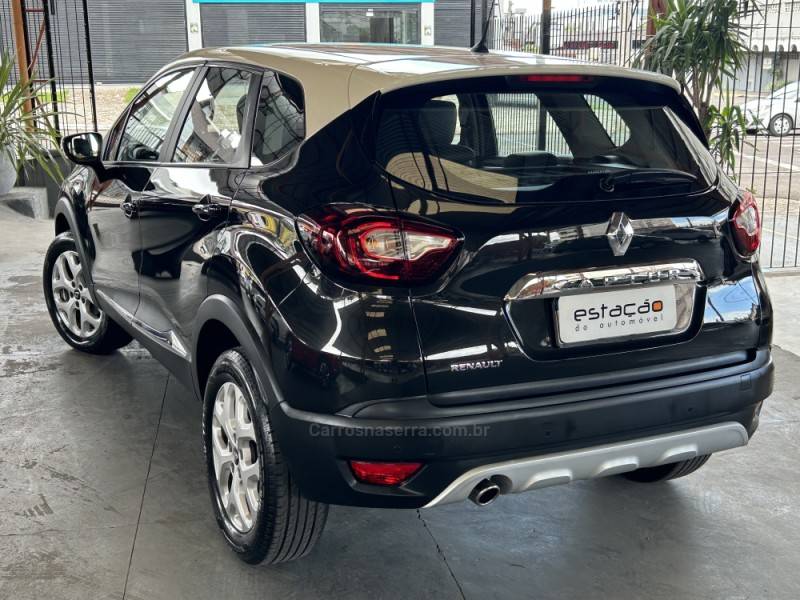 RENAULT - CAPTUR - 2017/2018 - Preta - R$ 77.900,00
