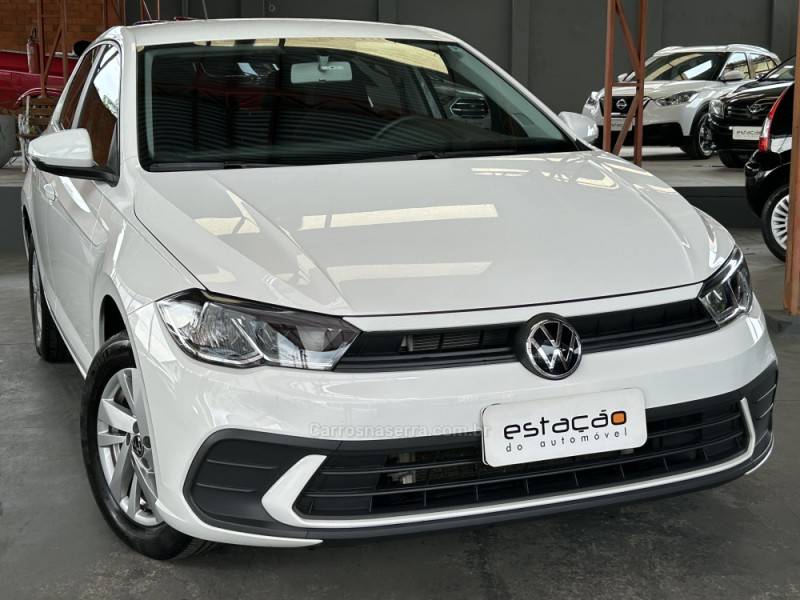 VOLKSWAGEN - POLO - 2022/2023 - Branca - R$ 82.900,00
