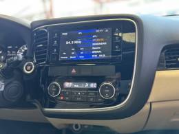 MITSUBISHI - OUTLANDER - 2015/2016 - Marrom - R$ 116.900,00